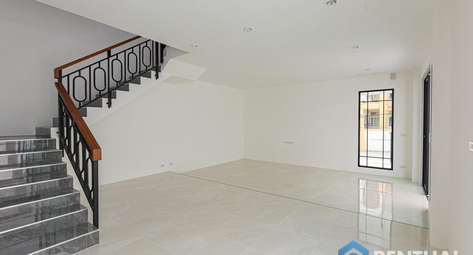 For sale 3 bedrooms townhouse in Bang Lamung, Chonburi
