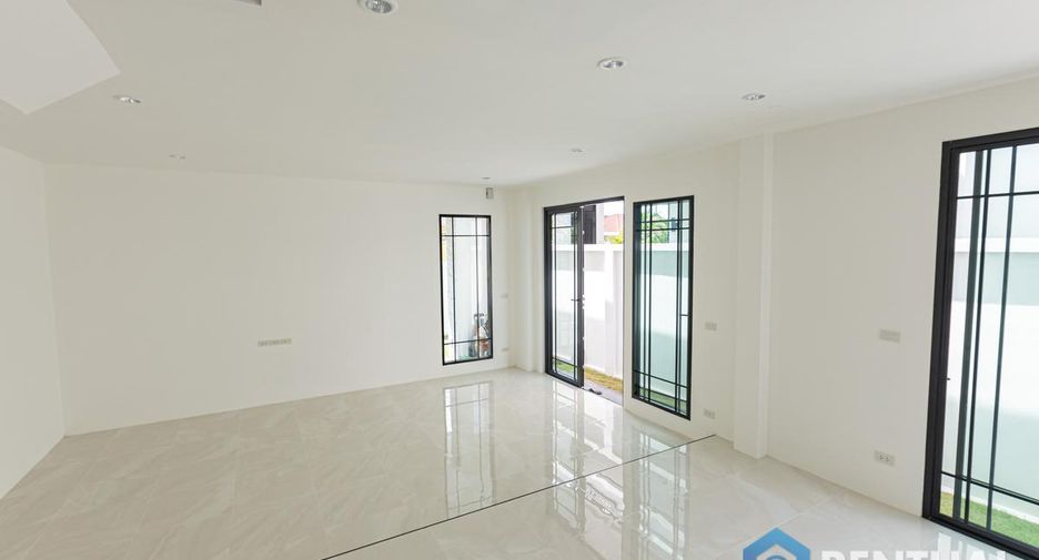 For sale 3 bedrooms townhouse in Bang Lamung, Chonburi