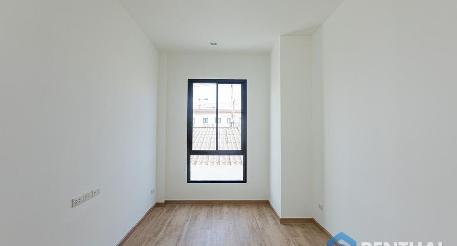 For sale 3 bedrooms townhouse in Bang Lamung, Chonburi