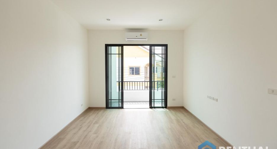 For sale 3 bedrooms townhouse in Bang Lamung, Chonburi