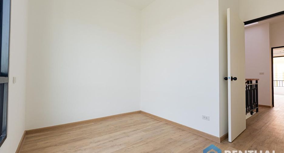 For sale 3 bedrooms townhouse in Bang Lamung, Chonburi