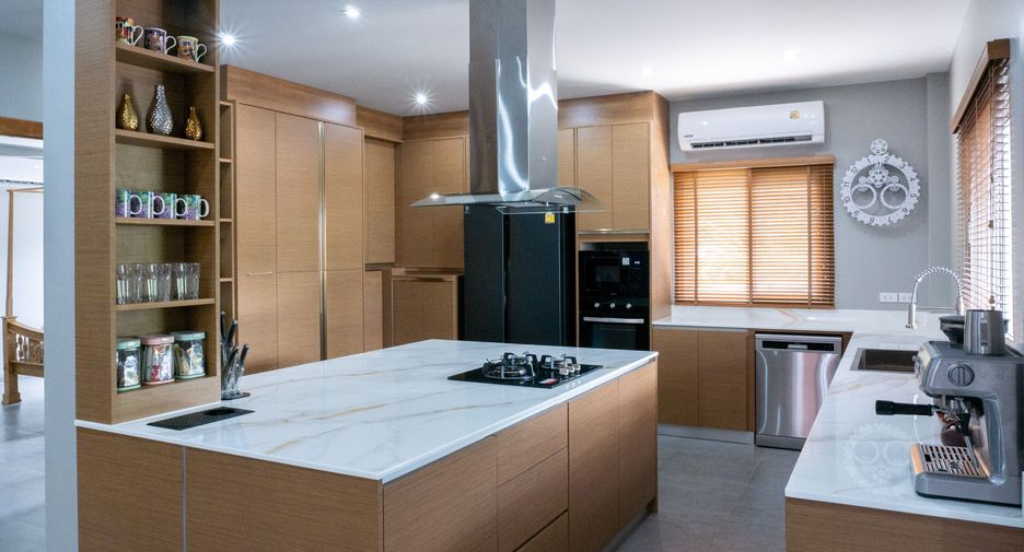 Haus zum Kauf und zur Miete mit 4 Zimmer in Mueang Phuket, Phuket