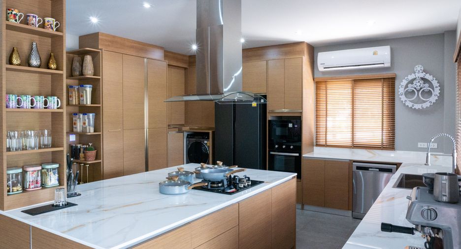 Haus zum Kauf und zur Miete mit 4 Zimmer in Mueang Phuket, Phuket