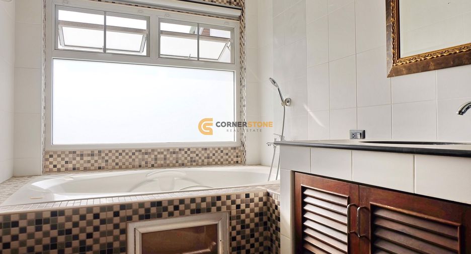 For rent 4 bedrooms house in Bang Lamung, Chonburi