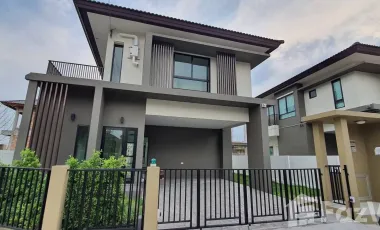 For rent 3 bedrooms house in San Kamphaeng, Chiang Mai