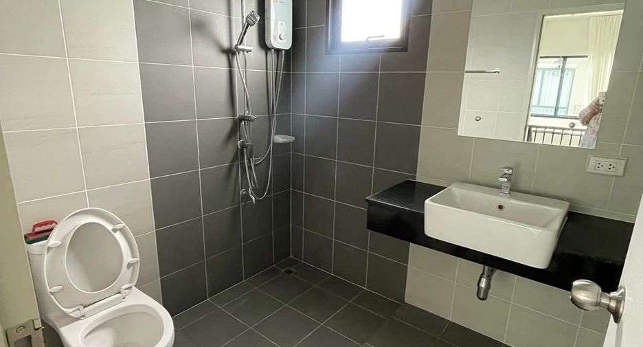 For rent 3 bedrooms house in San Kamphaeng, Chiang Mai
