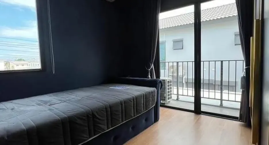 For sale 4 bedrooms house in Mueang Pathum Thani, Pathum Thani