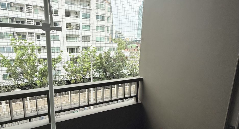 For sale 1 bed condo in Huai Khwang, Bangkok