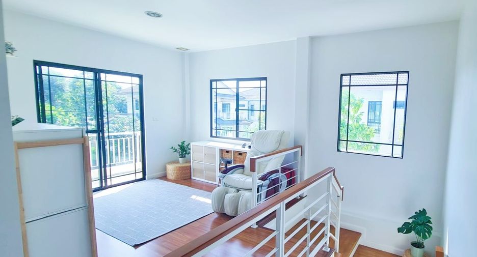 Casa en alquiler de 5 habitaciones en Sai Mai, Bangkok