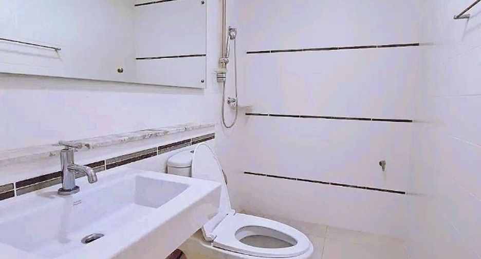 Casa en alquiler de 5 habitaciones en Sai Mai, Bangkok