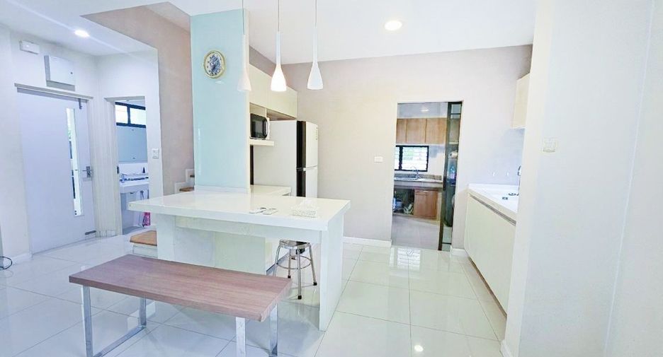 Casa en alquiler de 5 habitaciones en Sai Mai, Bangkok