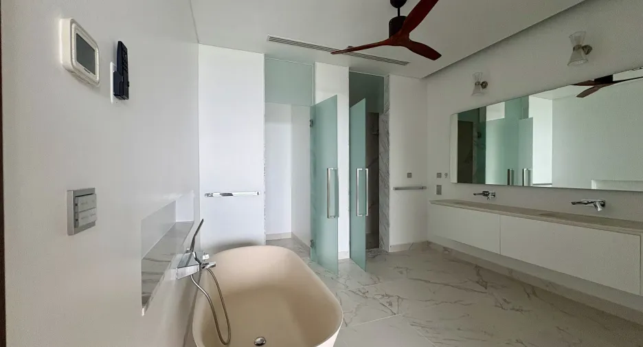 For sale and for rent 4 bedrooms condo in Thalang, Phuket