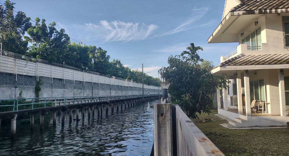 For sale 2 bedrooms house in Thawi Watthana, Bangkok