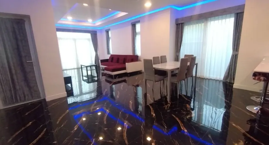 Casa en venta y en alquiler de 4 habitaciones en Bang Lamung, Chonburi
