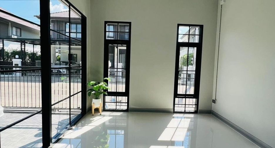 For sale 4 bedrooms house in Saraphi, Chiang Mai