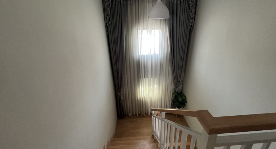 For sale 4 bedrooms house in Saraphi, Chiang Mai
