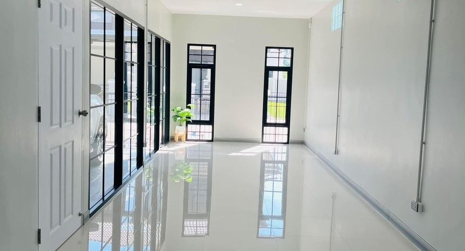 For sale 4 bedrooms house in Saraphi, Chiang Mai
