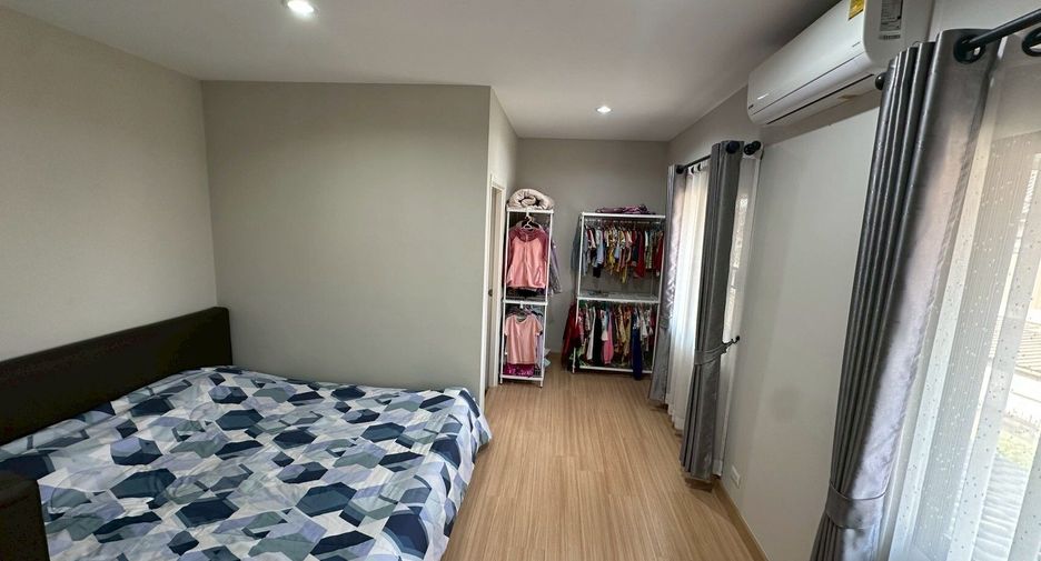 For sale 4 bedrooms house in Saraphi, Chiang Mai