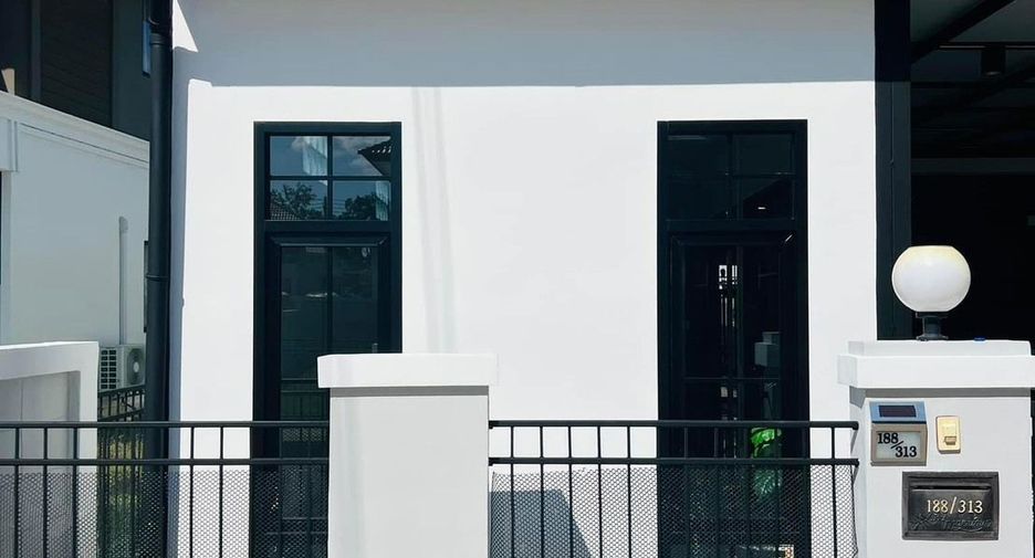 For sale 4 bedrooms house in Saraphi, Chiang Mai