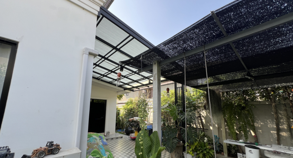 For sale 4 bedrooms house in Saraphi, Chiang Mai