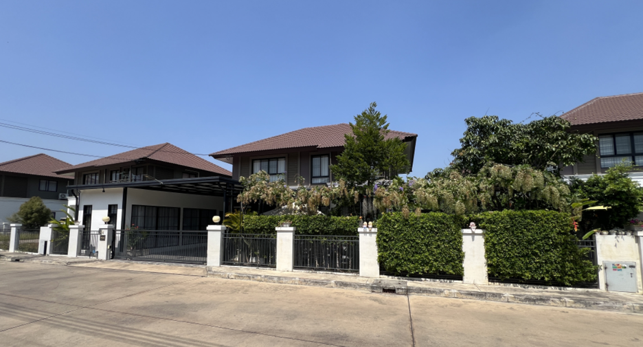 For sale 4 bedrooms house in Saraphi, Chiang Mai