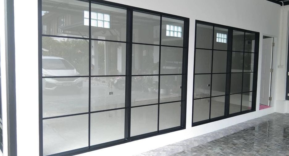 For sale 4 bedrooms house in Saraphi, Chiang Mai