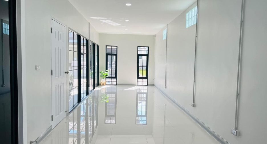 For sale 4 bedrooms house in Saraphi, Chiang Mai