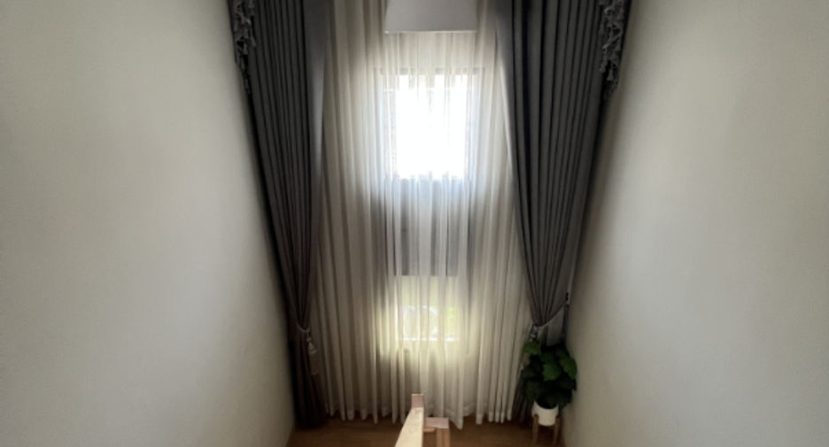 For sale 4 bedrooms house in Saraphi, Chiang Mai