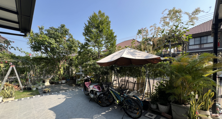 For sale 4 bedrooms house in Saraphi, Chiang Mai