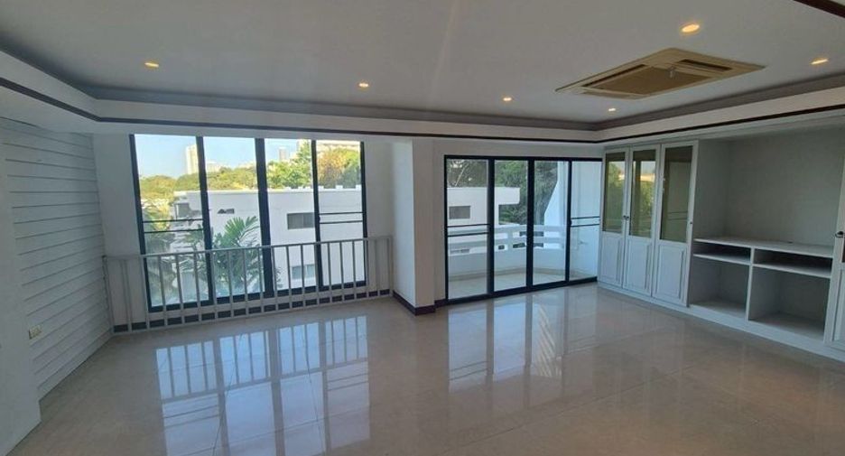 For sale 8 bedrooms townhouse in Bang Lamung, Chonburi