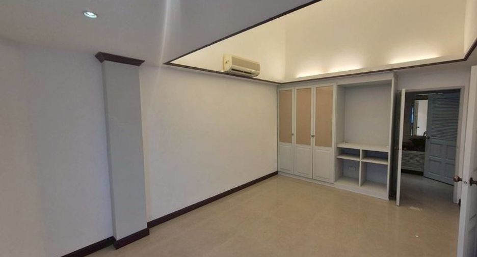 For sale 8 bedrooms townhouse in Bang Lamung, Chonburi