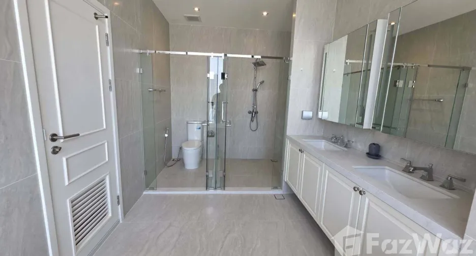 For rent 3 bedrooms condo in Bang Kho Laem, Bangkok