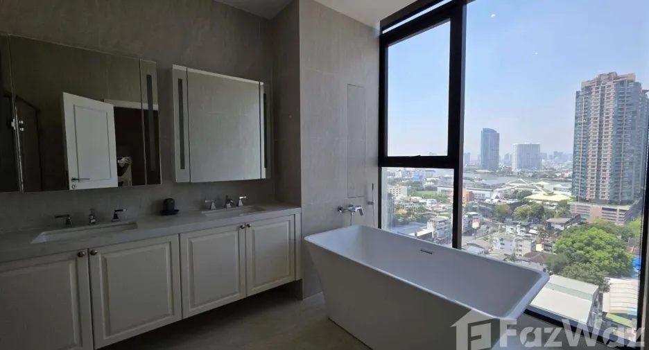 For rent 3 bedrooms condo in Bang Kho Laem, Bangkok