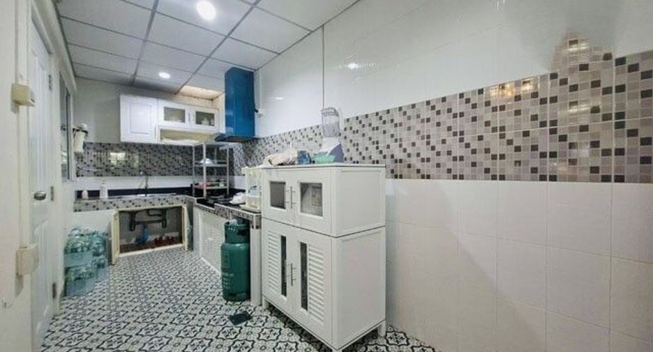 Reihenhaus zum Kauf mit 3 Zimmer in Phra Pradaeng, Samut Prakan