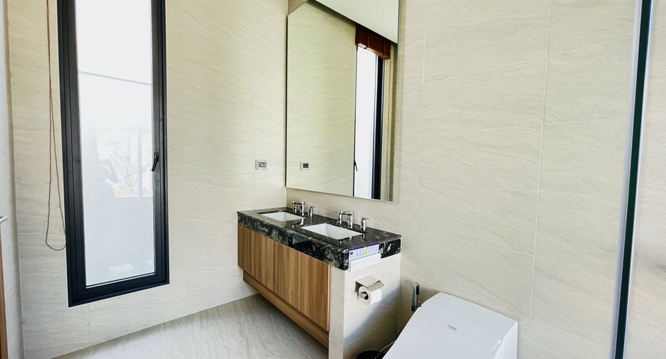 For rent 4 bedrooms villa in Mueang Phuket, Phuket