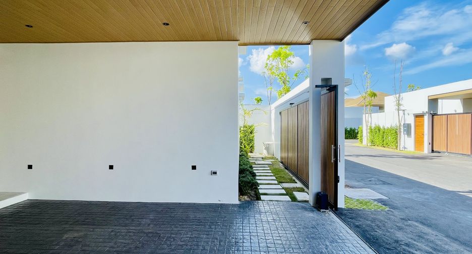 For rent 4 bedrooms villa in Mueang Phuket, Phuket