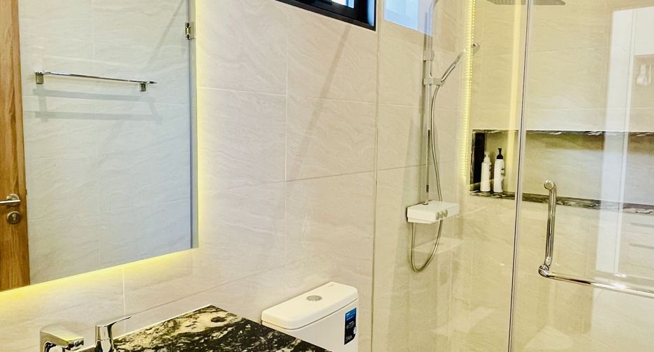 For rent 4 bedrooms villa in Mueang Phuket, Phuket