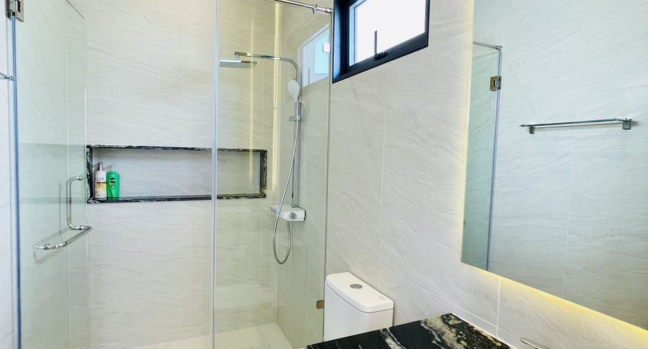 For rent 4 bedrooms villa in Mueang Phuket, Phuket