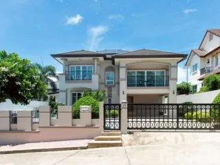 For Rent 4 Bedroom Villa In Bang Lamung, Chonburi