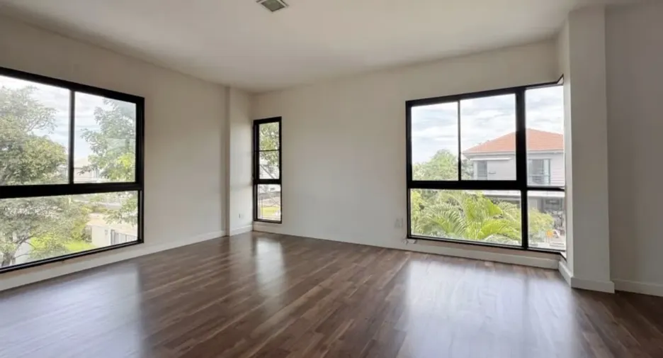 For sale 4 bedrooms house in Bang Khun Thian, Bangkok
