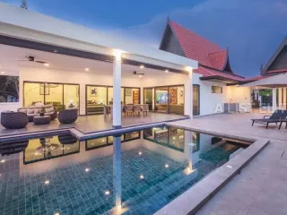 Haus zur Miete mit 4 Zimmer in Bang Lamung, Chonburi