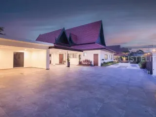 Haus zur Miete mit 4 Zimmer in Bang Lamung, Chonburi