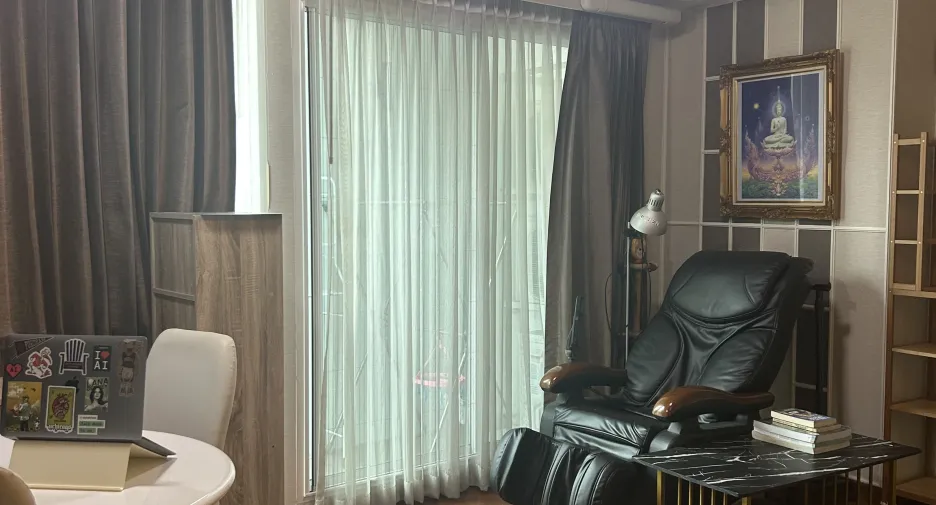 For rent 2 bedrooms condo in Watthana, Bangkok