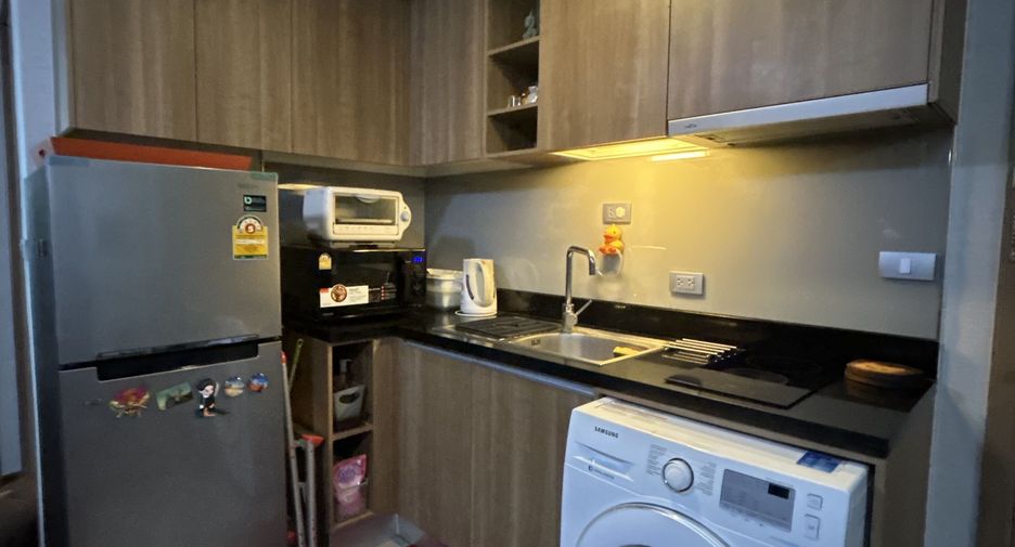 For rent 2 bedrooms condo in Watthana, Bangkok
