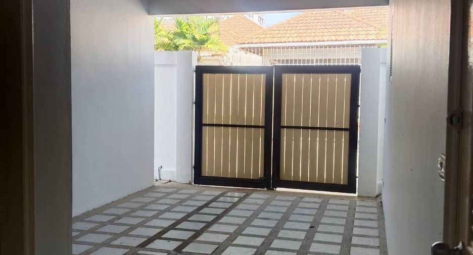 For sale and for rent 4 bedrooms villa in Bang Lamung, Chonburi