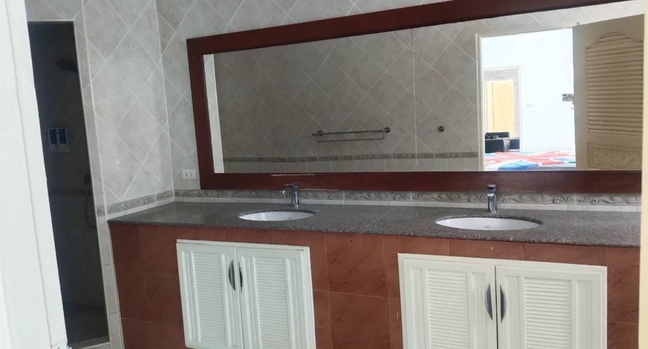 For sale and for rent 4 bedrooms villa in Bang Lamung, Chonburi