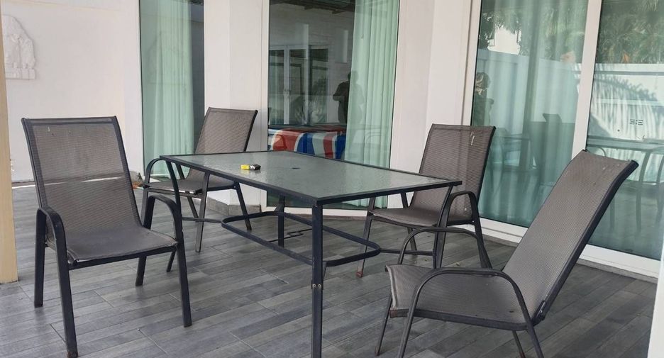 For sale and for rent 4 bedrooms villa in Bang Lamung, Chonburi