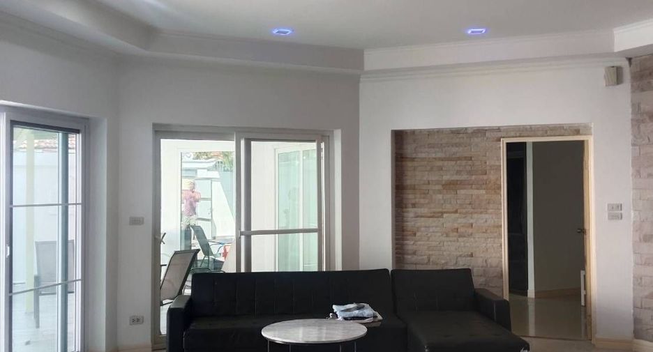For sale and for rent 4 bedrooms villa in Bang Lamung, Chonburi