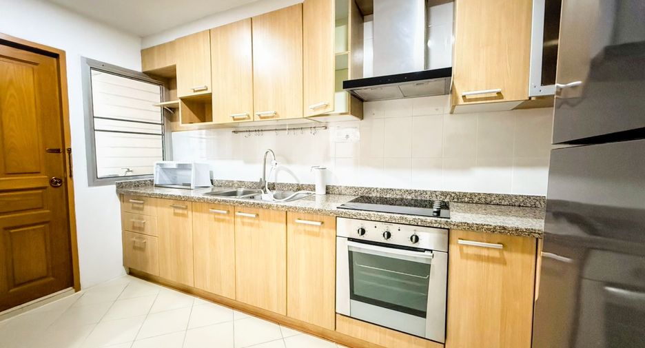 For rent 3 bedrooms condo in Watthana, Bangkok