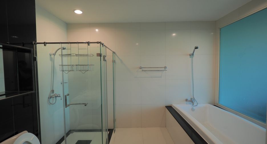 For rent 1 bed condo in Pathum Wan, Bangkok